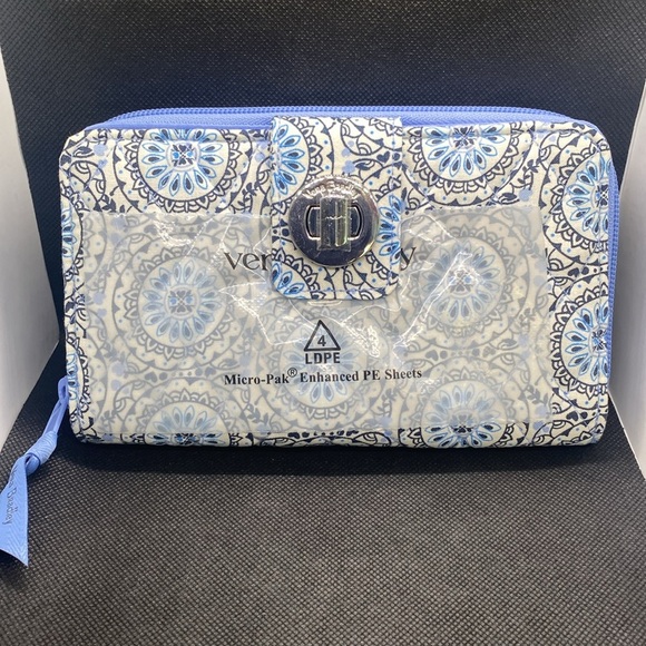 💙🖤VERA BRADLEY💙🖤 Mini Sketched Medallion RFID Turnlock Wallet in Cotton/NWT - Picture 4 of 8